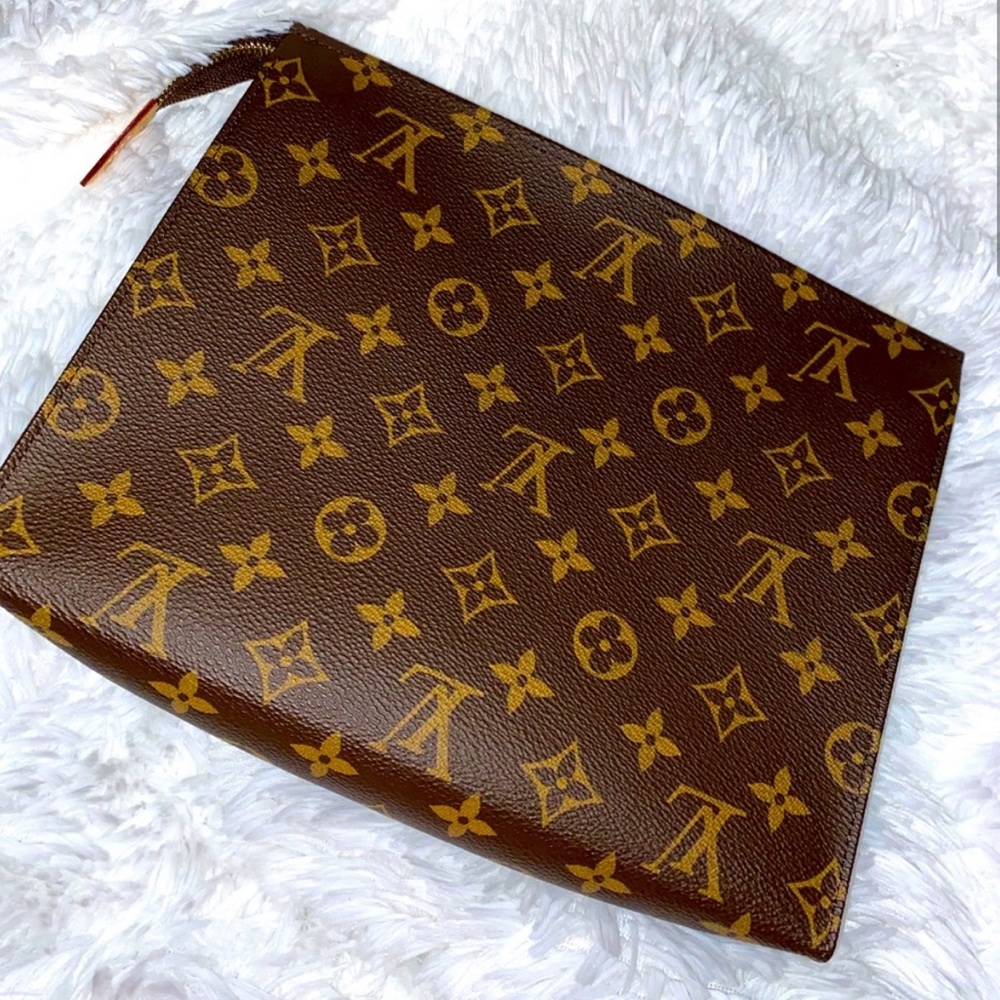 Louis Vuitton Toiletry 26